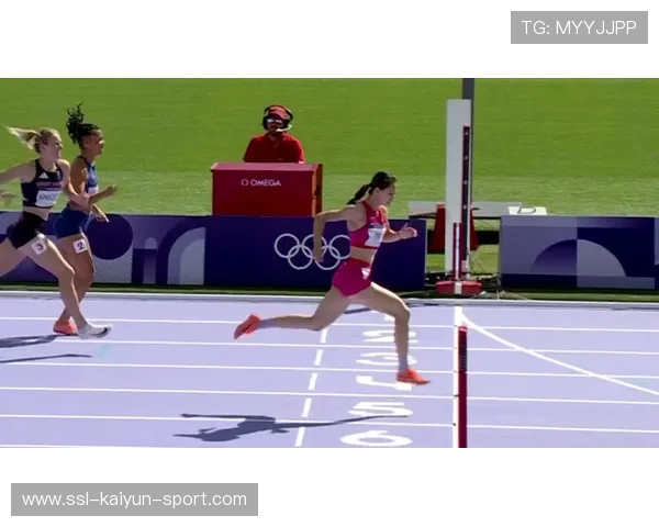 中长跑专项组演练补给策略，为比赛做好准备